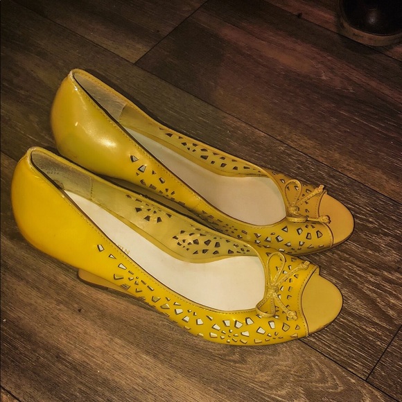 Anne Klein shoes - Picture 3 of 3